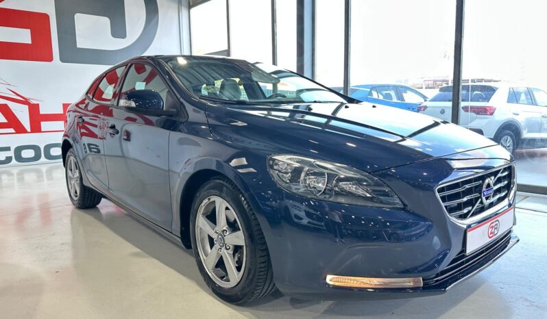 VOLVO V40 2015