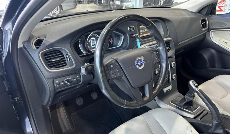 VOLVO V40 2015