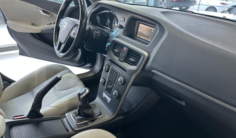 VOLVO V40 2015
