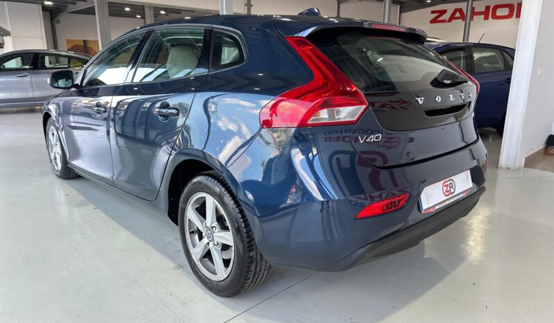 VOLVO V40 2015